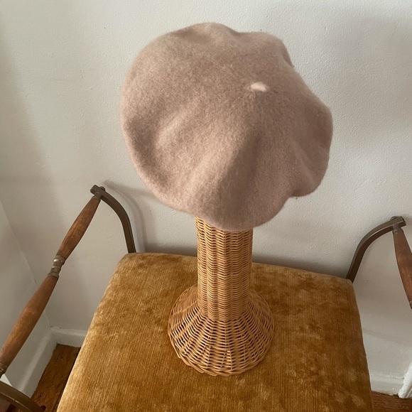 Camel colored beret - Picture 3 of 4